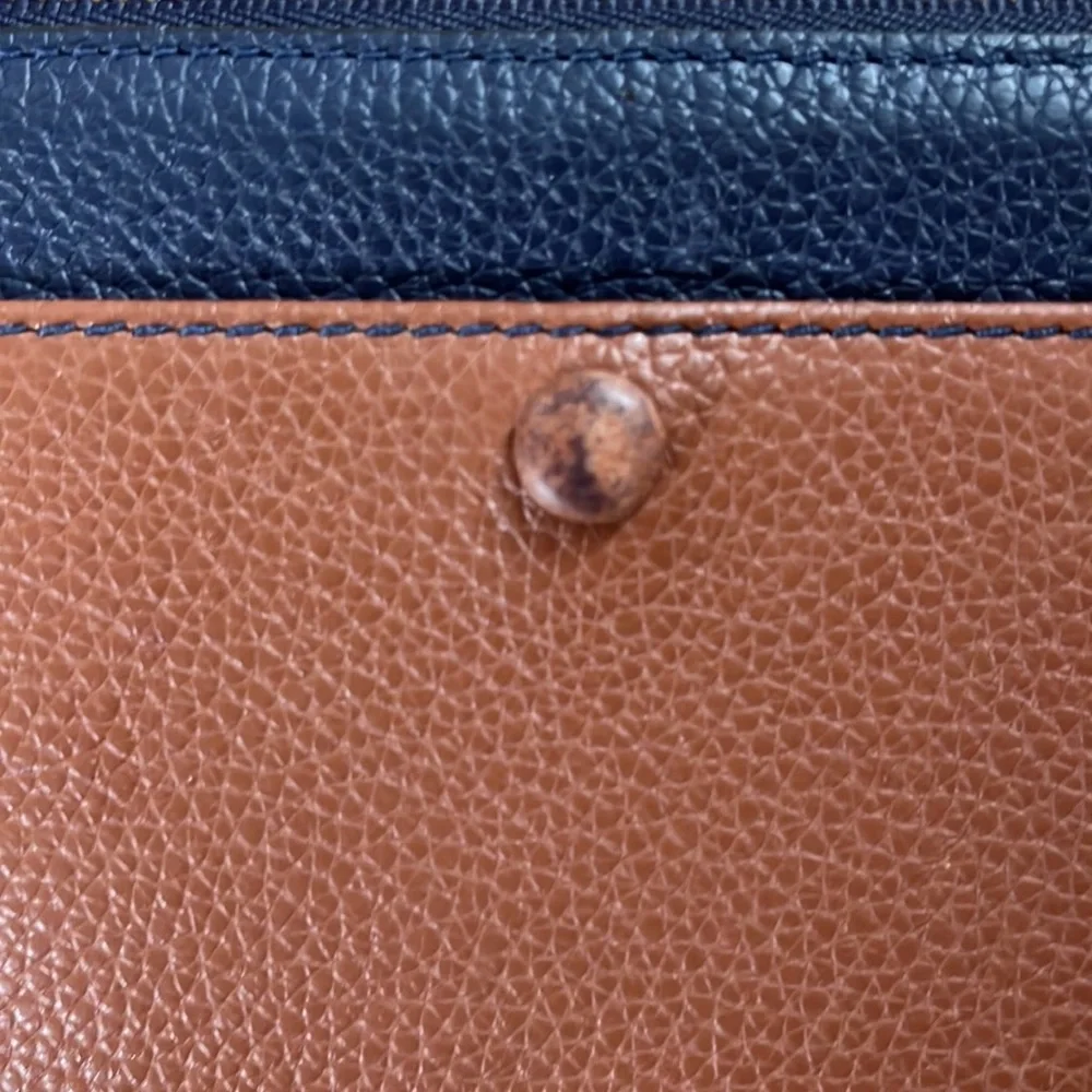 COLE HAAN GRANDSERIES Pebbled Leather Wristlet Pouch Navy Green Cognac